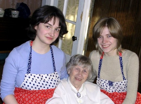 Саша, Ирина Двмитриевна и Катя 2004